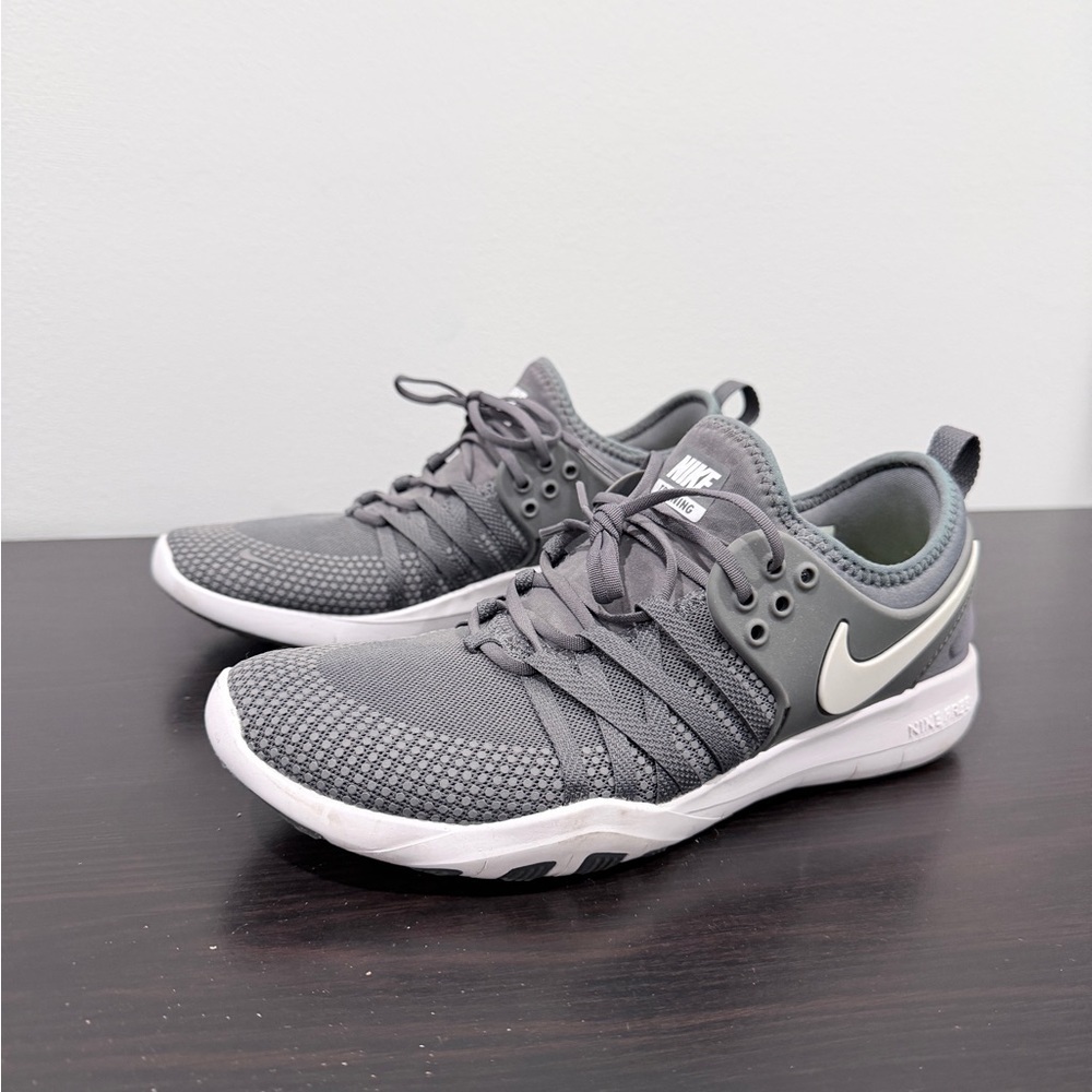 Nike Free Training Shoes Women's Size 6 Gray White Athletic Sneakers Athleisure